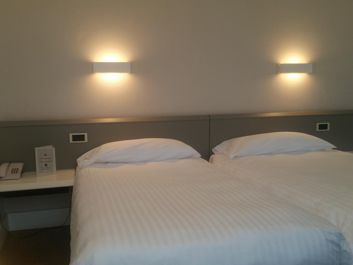 City Hotel Varese Kültér fotó